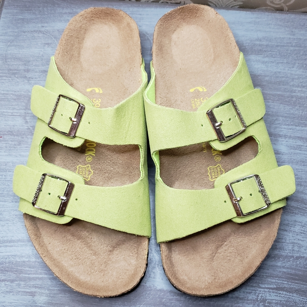 Birkenstock Lime Green Footbed Sandals. Women's size 8 or Men's size 6. (Sd206)